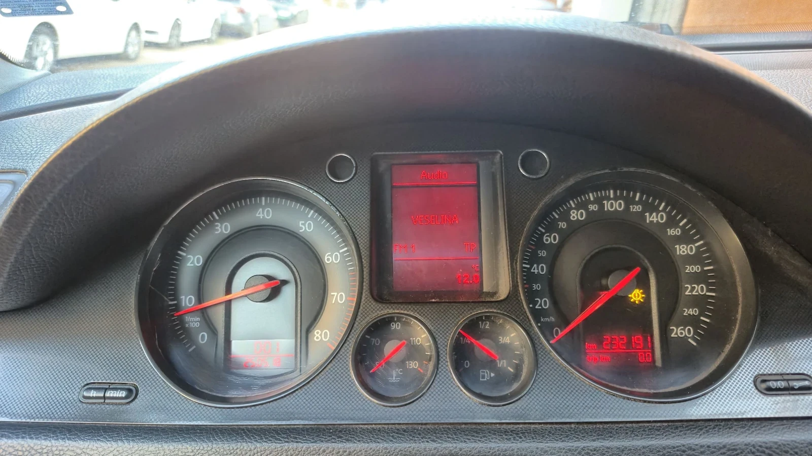 VW Passat 2.0 FSI, снимка 11 - Автомобили и джипове - 53847814