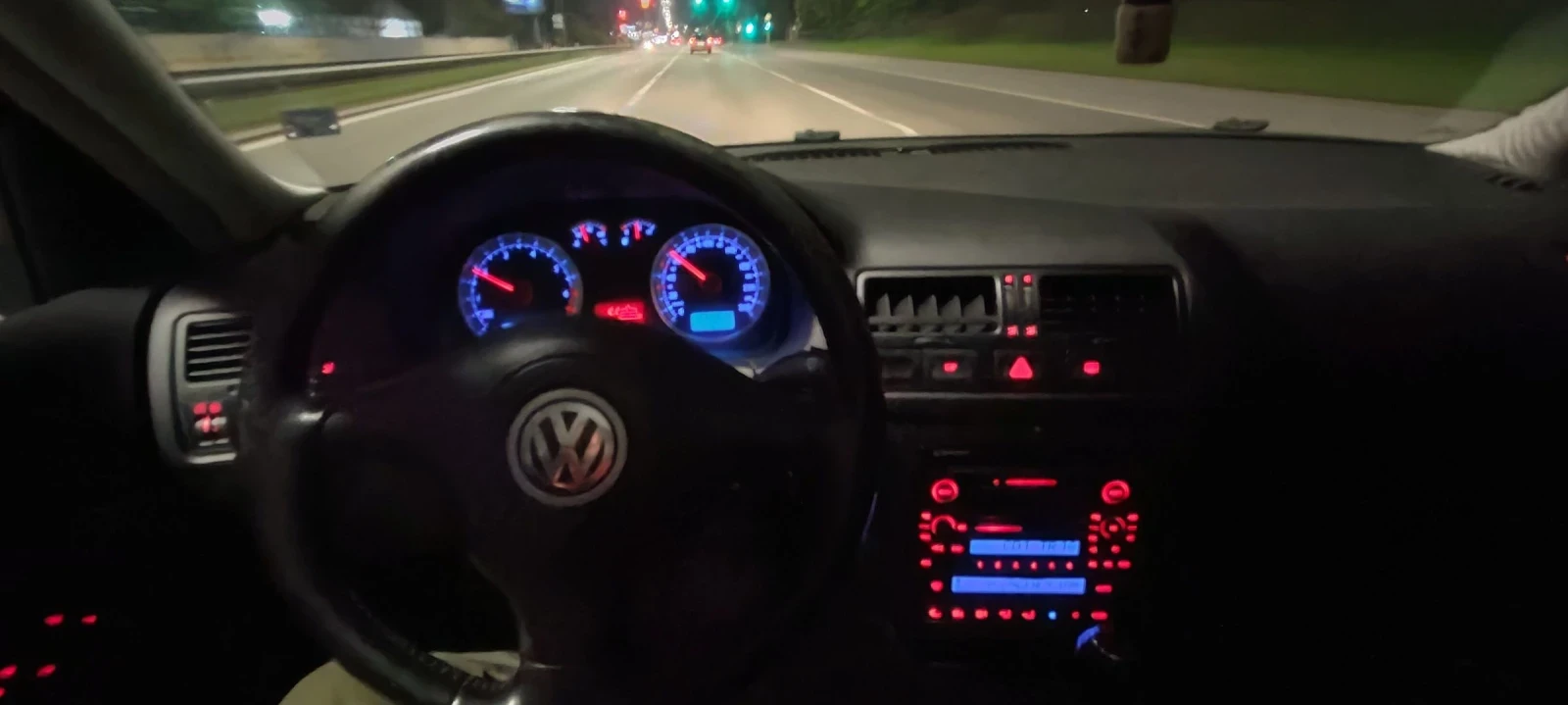 VW Bora 1.4///16, снимка 5 - Автомобили и джипове - 54288317