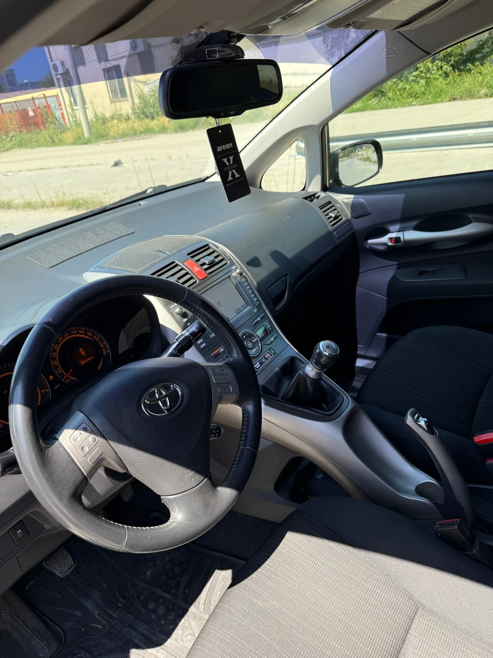 Toyota Auris, снимка 5 - Автомобили и джипове - 54683266