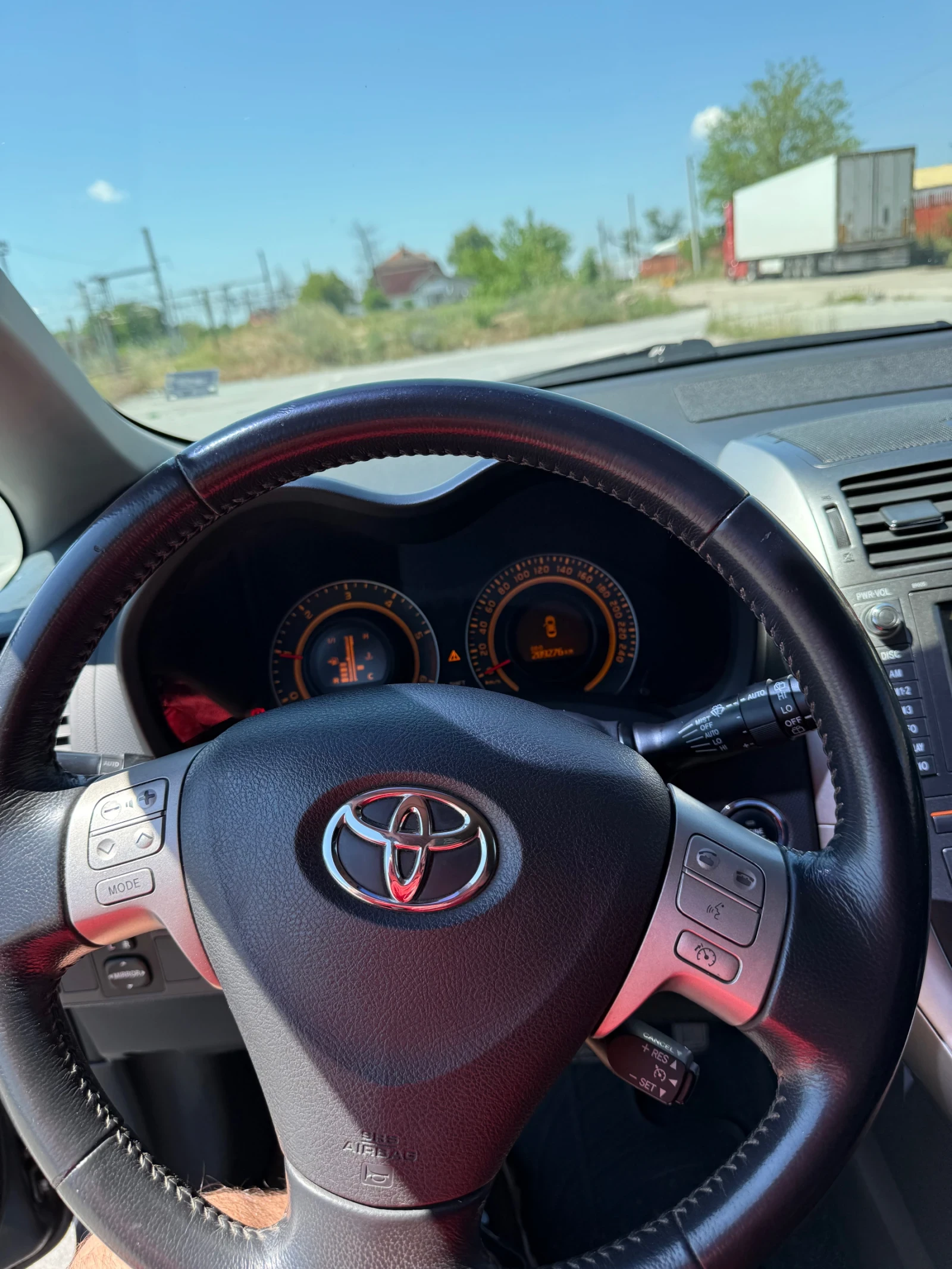 Toyota Auris, снимка 14 - Автомобили и джипове - 54683266