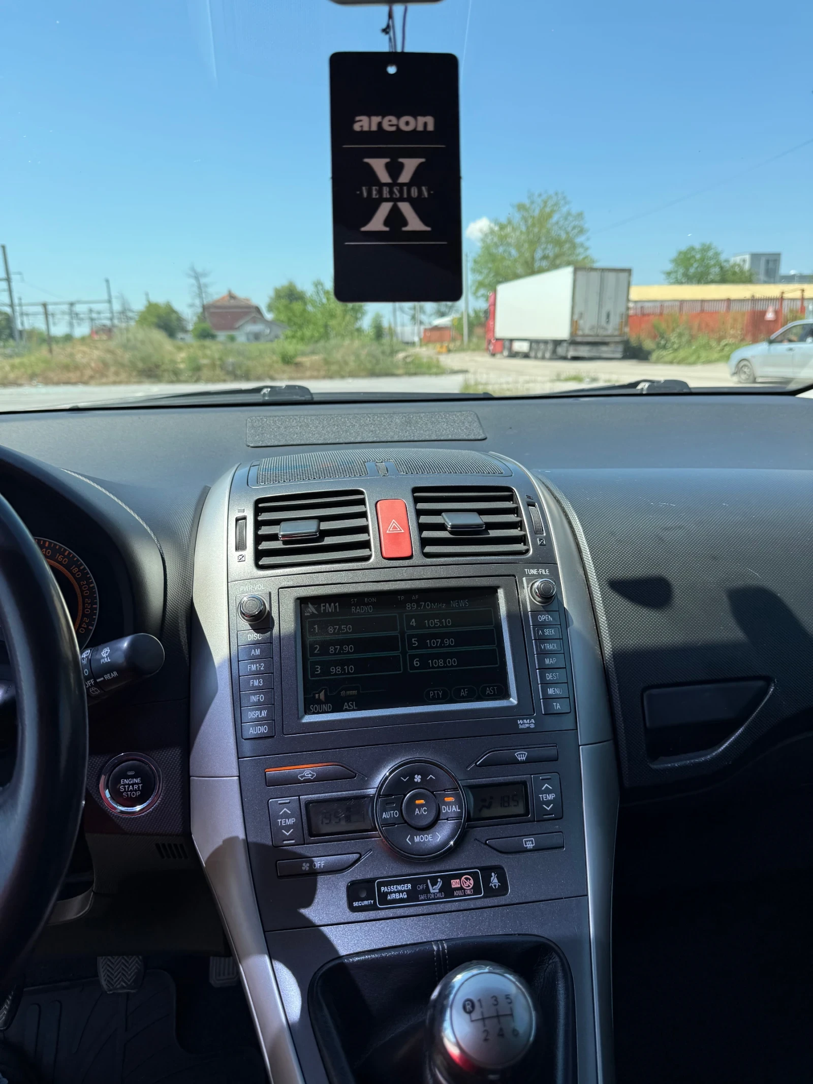 Toyota Auris, снимка 15 - Автомобили и джипове - 54683266