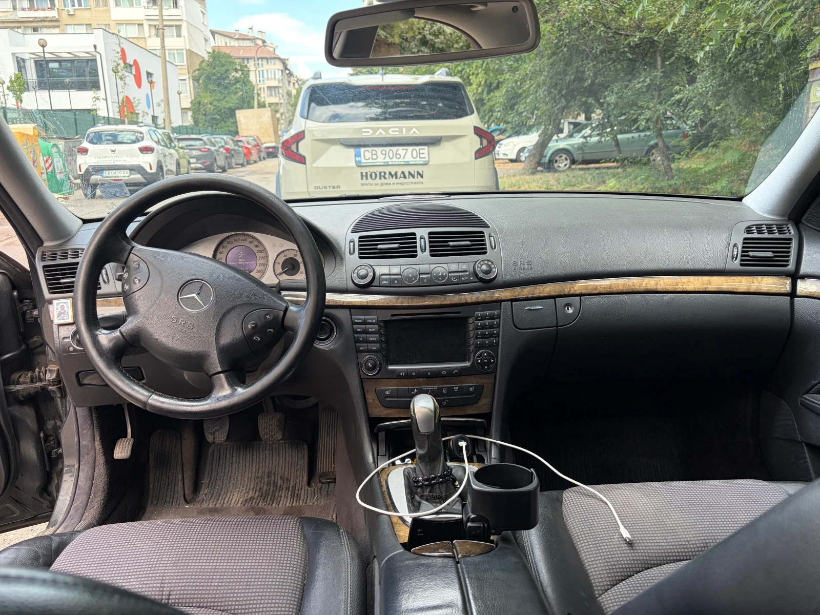 Mercedes-Benz E 220 Avangarde, снимка 6 - Автомобили и джипове - 55260196