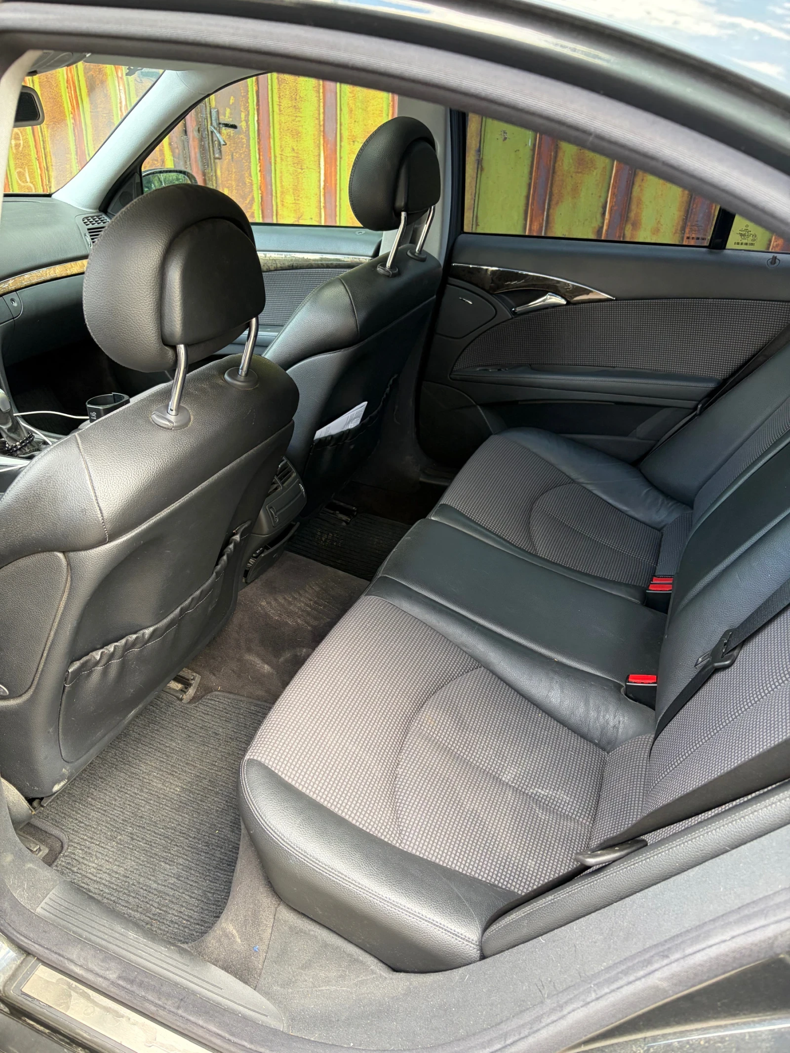 Mercedes-Benz E 220 Avangarde, снимка 5 - Автомобили и джипове - 55260196