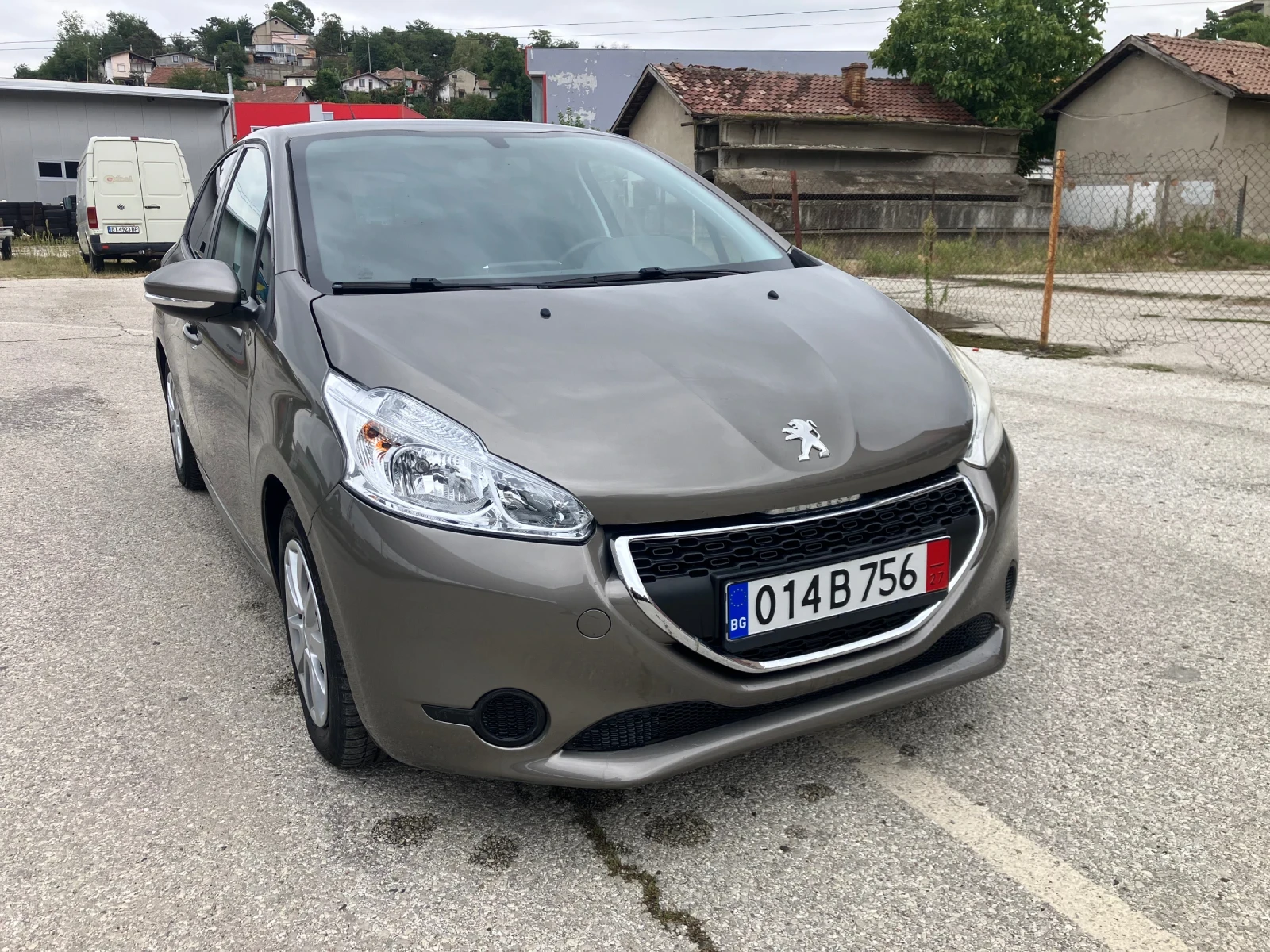 Peugeot 208 1.4-HDI, снимка 14 - Автомобили и джипове - 56057431