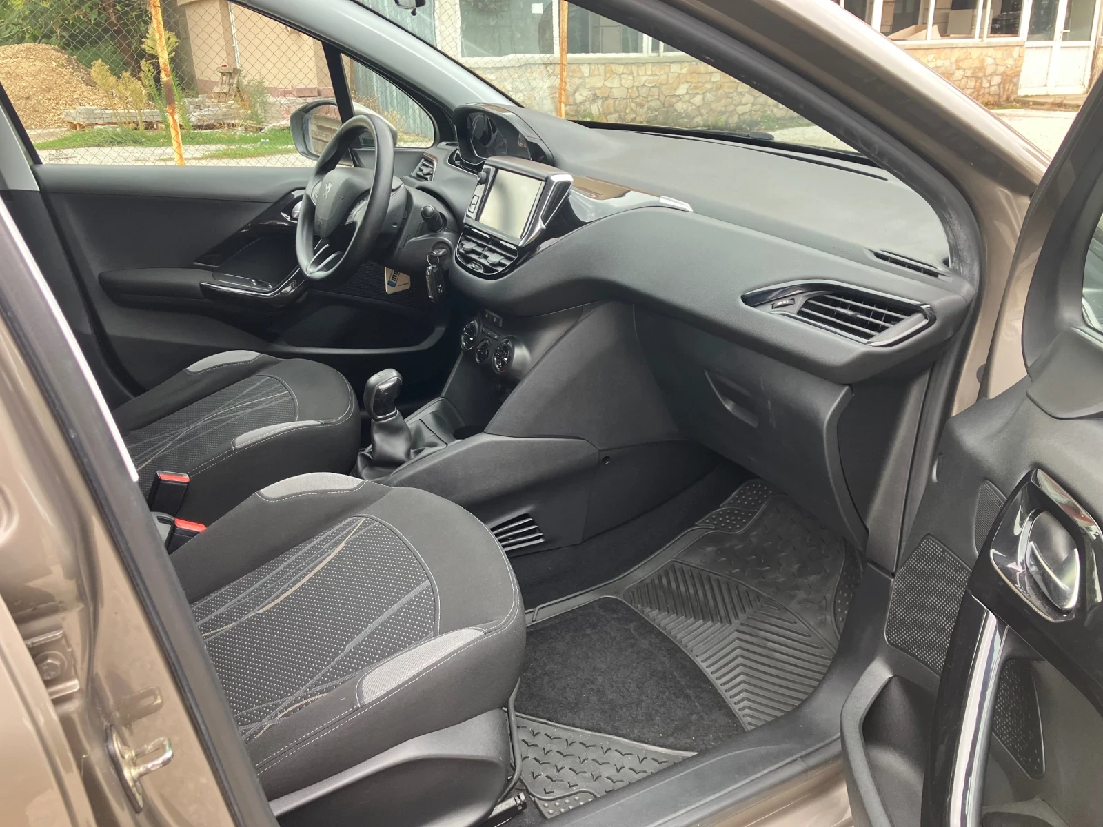 Peugeot 208 1.4-HDI, снимка 12 - Автомобили и джипове - 56057431