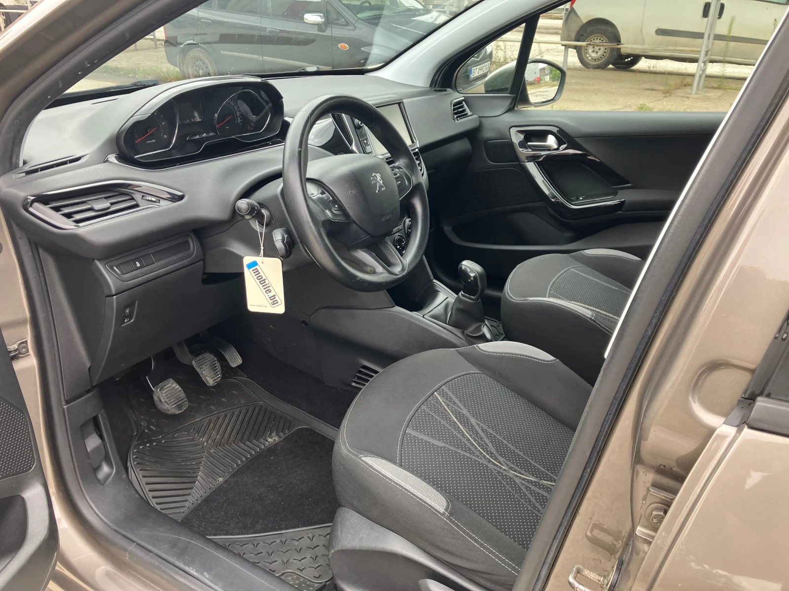 Peugeot 208 1.4-HDI, снимка 9 - Автомобили и джипове - 56057431