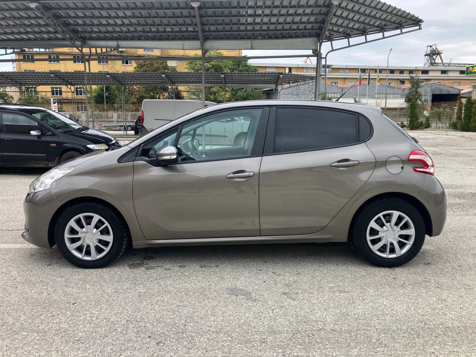 Peugeot 208 1.4-HDI, снимка 8 - Автомобили и джипове - 56057431