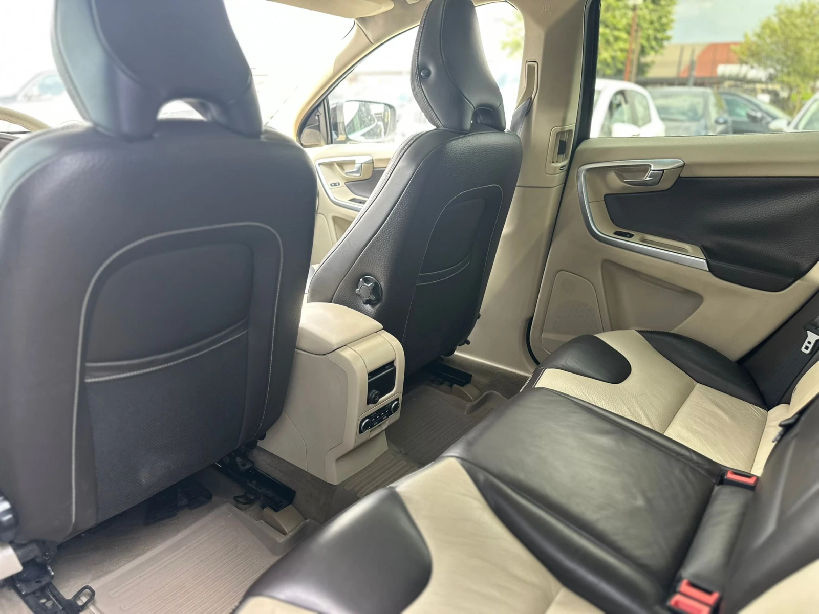 Volvo XC60 / 2.4D / 175HP / SUMMUM /  - изображение 10