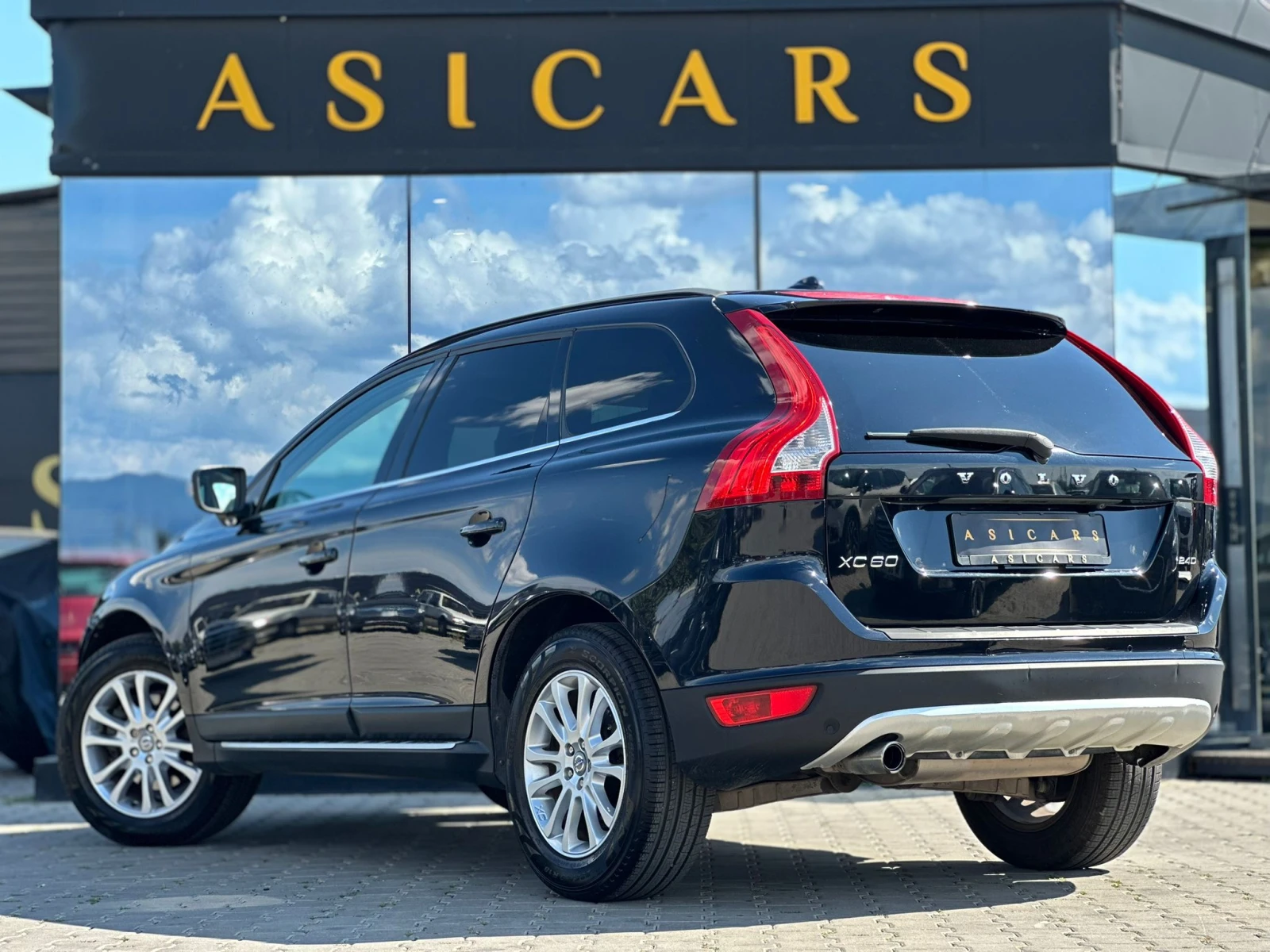 Volvo XC60 / 2.4D / 175HP / SUMMUM /  - изображение 3