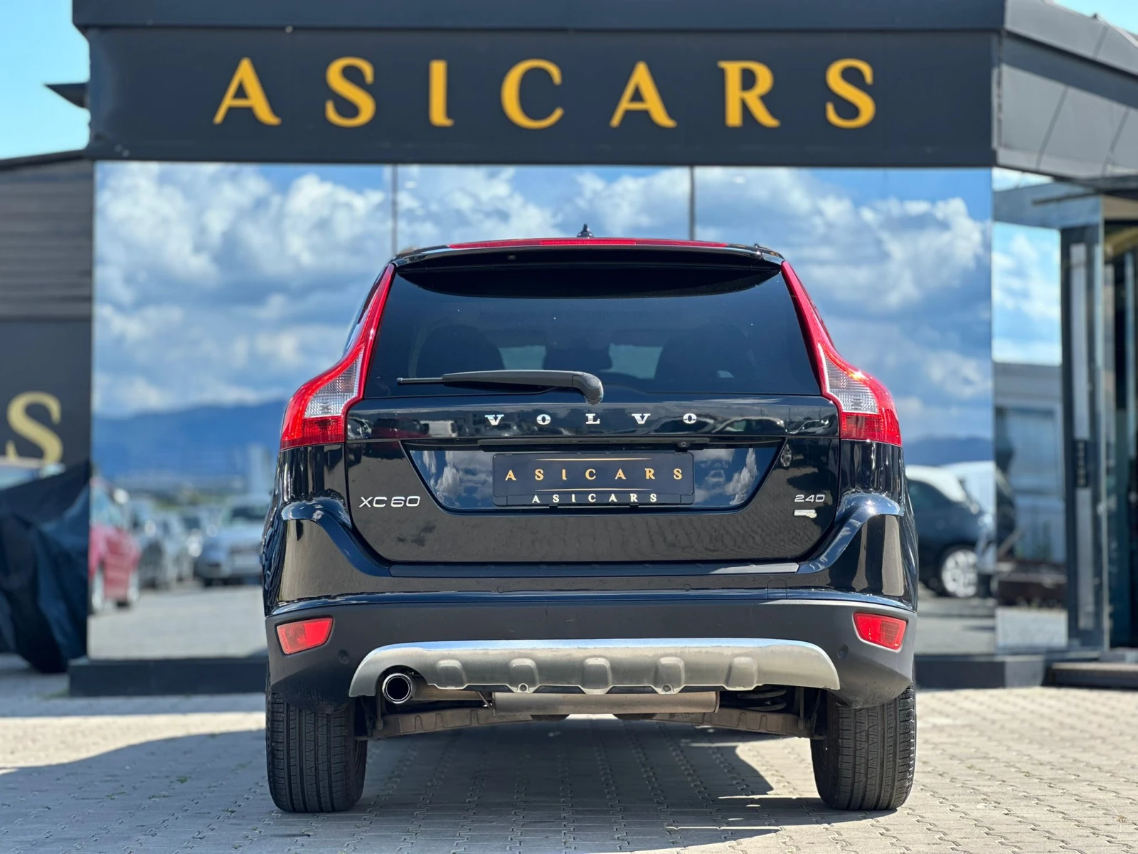 Volvo XC60 / 2.4D / 175HP / SUMMUM /  - изображение 4