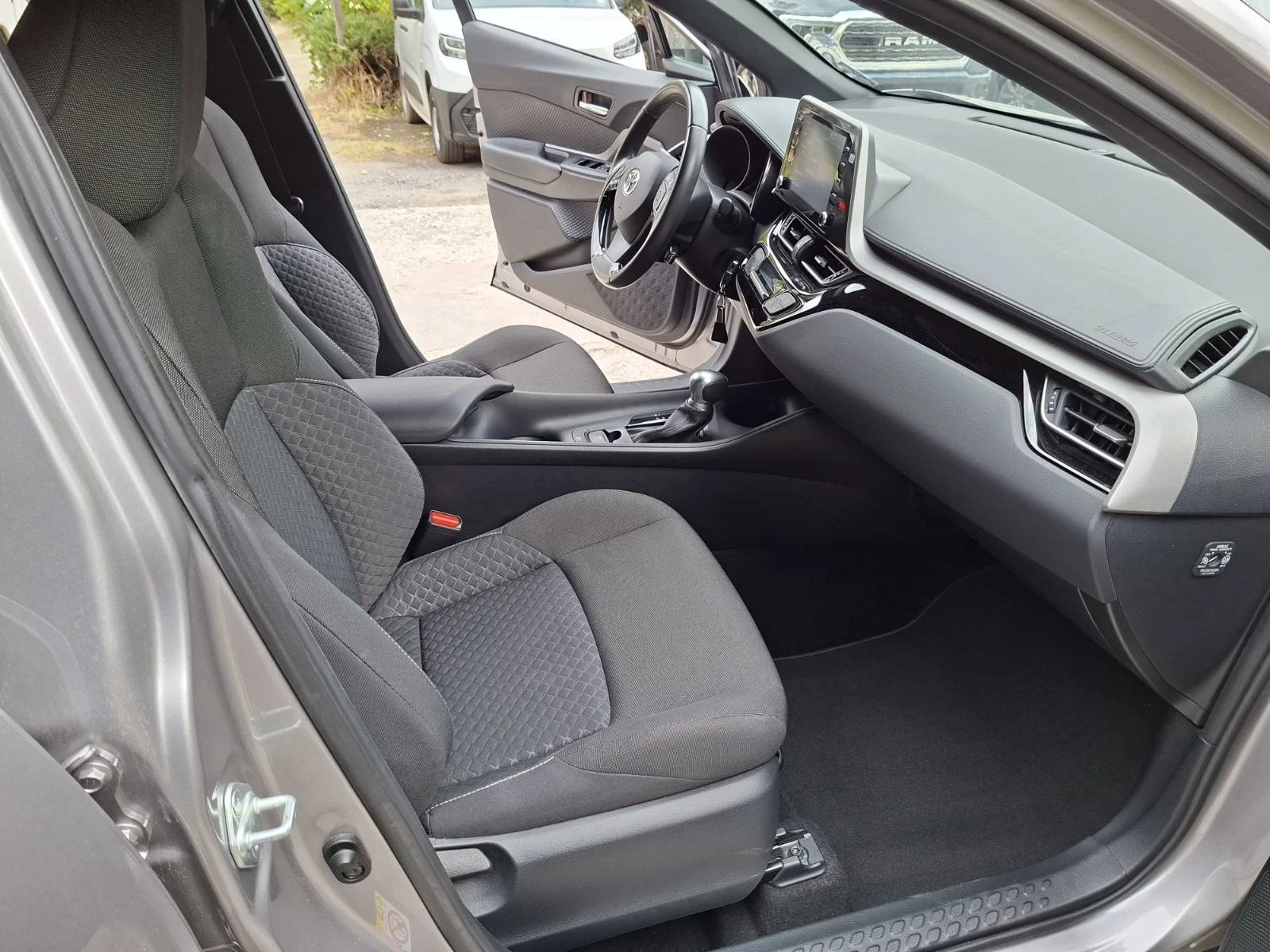 Toyota C-HR  | Mobile.bg   12