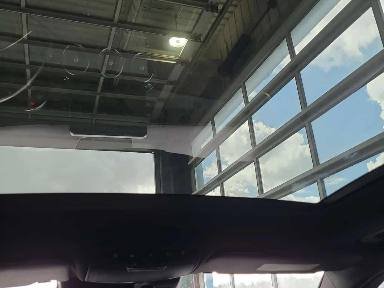 Mercedes-Benz GLC 63 AMG  S * BURMESTER * 360 * PANO * CARFAX, снимка 13 - Автомобили и джипове - 54512670
