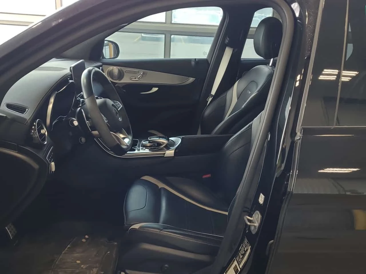 Mercedes-Benz GLC 63 AMG  S * BURMESTER * 360 * PANO * CARFAX, снимка 5 - Автомобили и джипове - 54512670