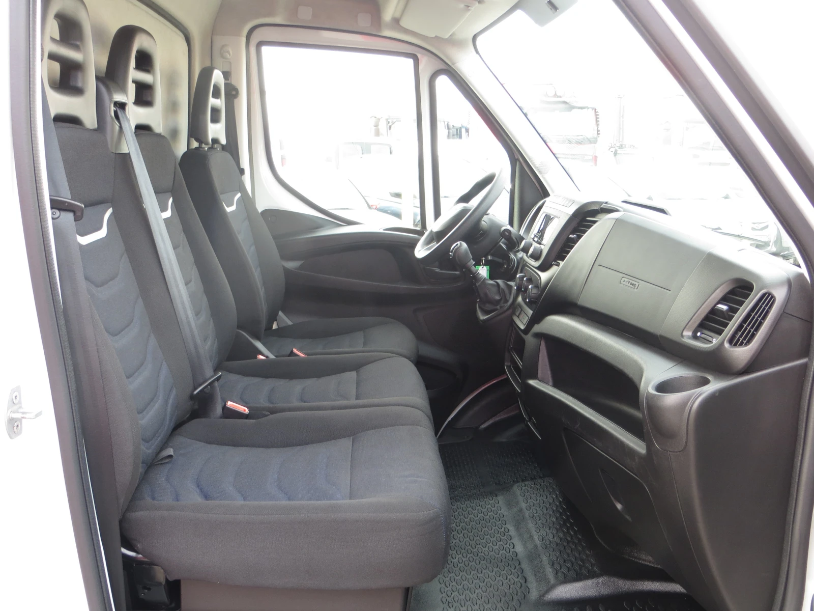 Iveco Daily ФУРГОН С ПАДАЩ БОРД - изображение 10
