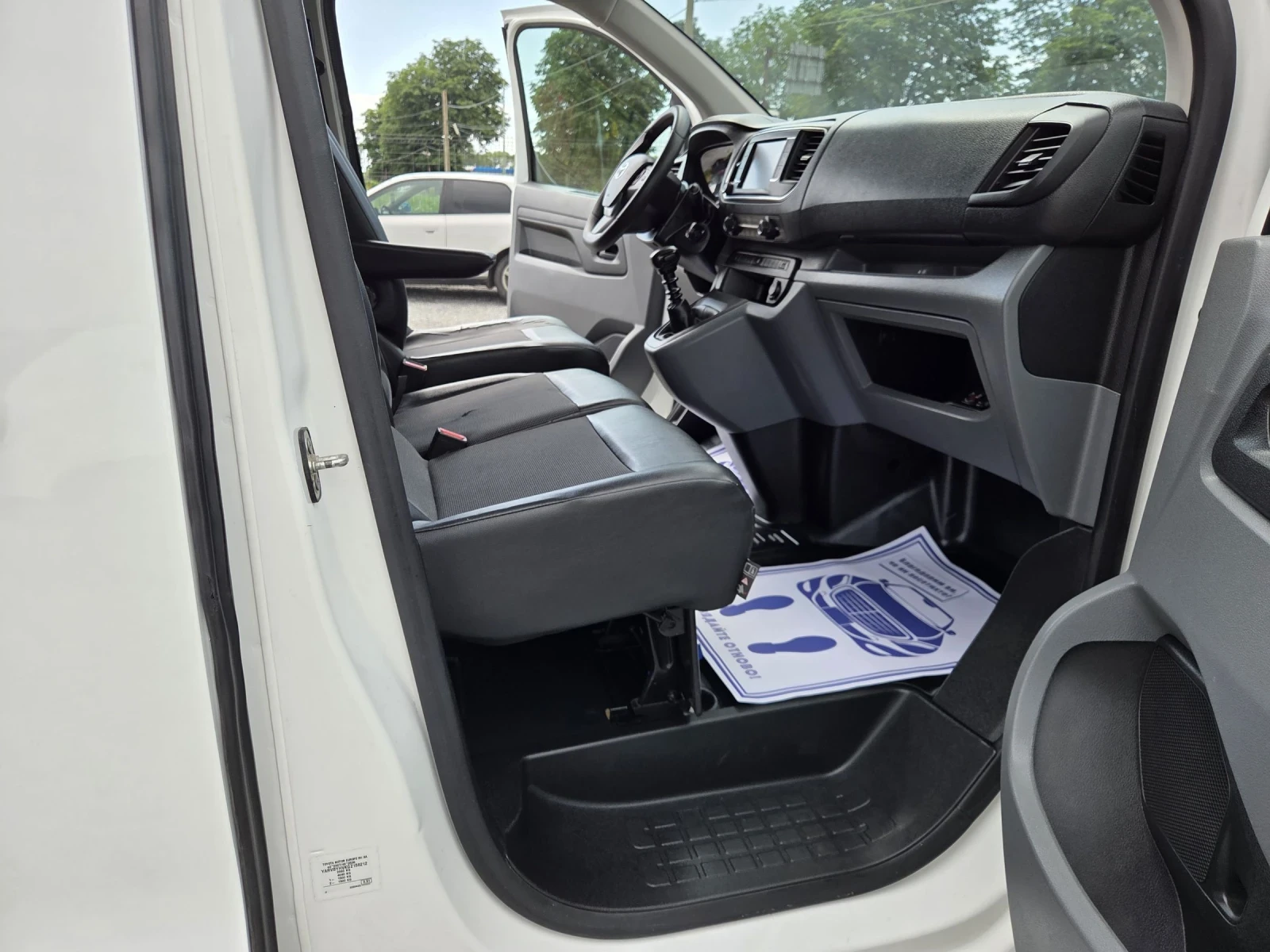 Toyota Proace 1.5 d navi, снимка 8 - Бусове и автобуси - 55249485
