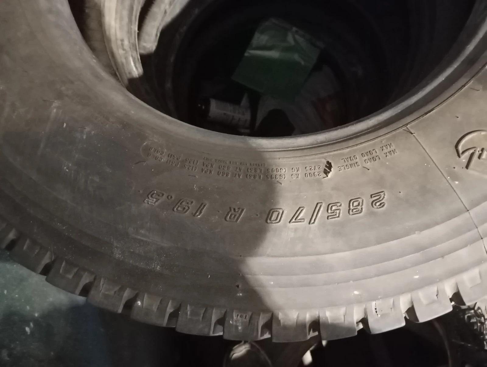 Гуми Всесезонни 285/70R19.5, снимка 3 - Гуми и джанти - 53846232