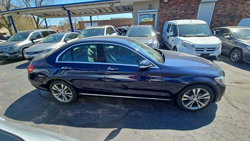 Mercedes-Benz C 300 Камери* Мъртва точка* Keyless* , снимка 4 - Автомобили и джипове - 47476737