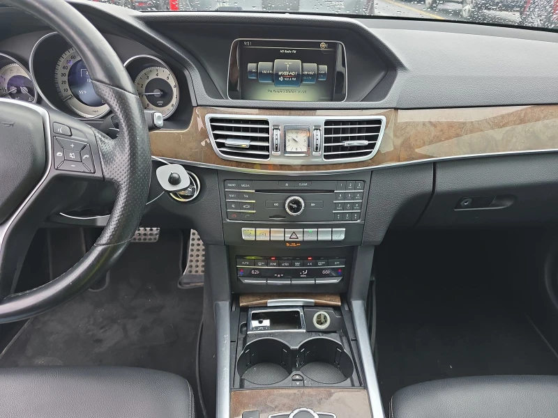 Mercedes-Benz E 350 AMG* PANO* HARMAN/KARDON* М.ТОЧКА* KEYGO, снимка 7 - Автомобили и джипове - 48042712