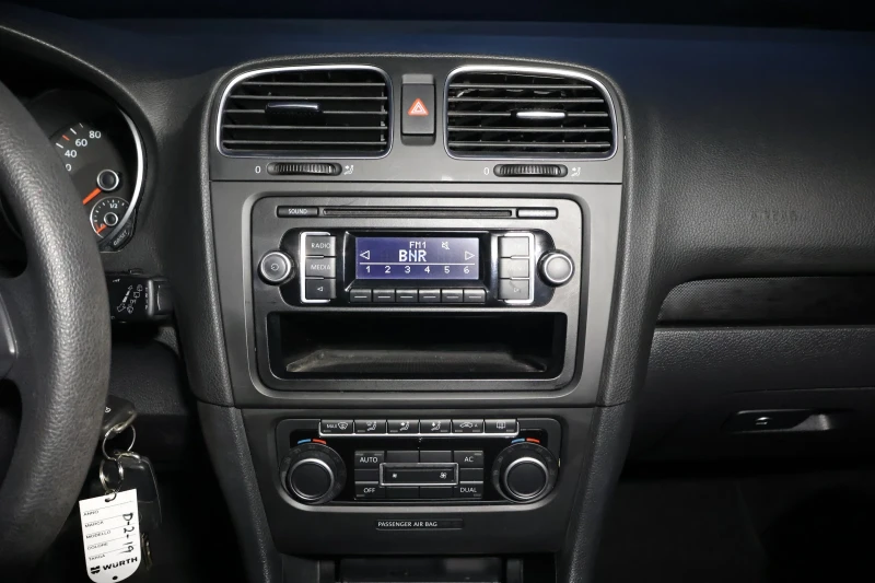 VW Golf 1.6TDI COMFORTLINE 2011, снимка 11 - Автомобили и джипове - 52436620