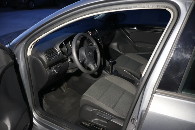 VW Golf 1.6TDI COMFORTLINE 2011, снимка 7 - Автомобили и джипове - 52436620