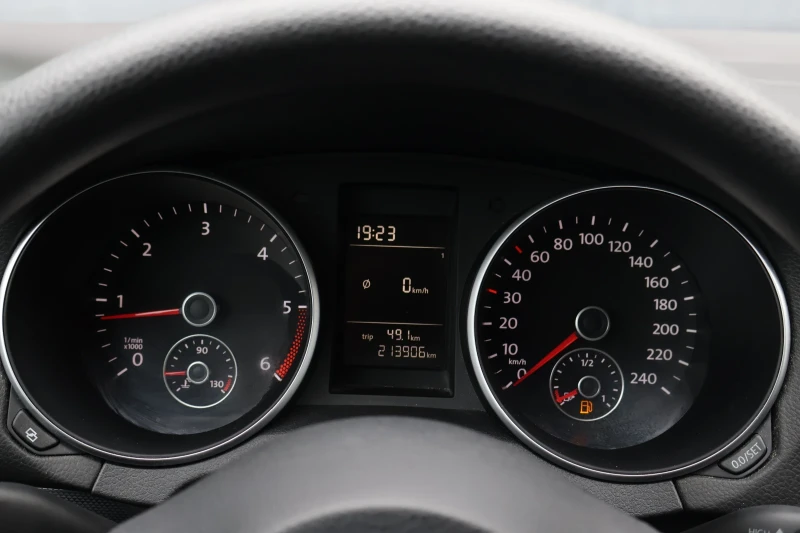VW Golf 1.6TDI COMFORTLINE 2011, снимка 12 - Автомобили и джипове - 53012720