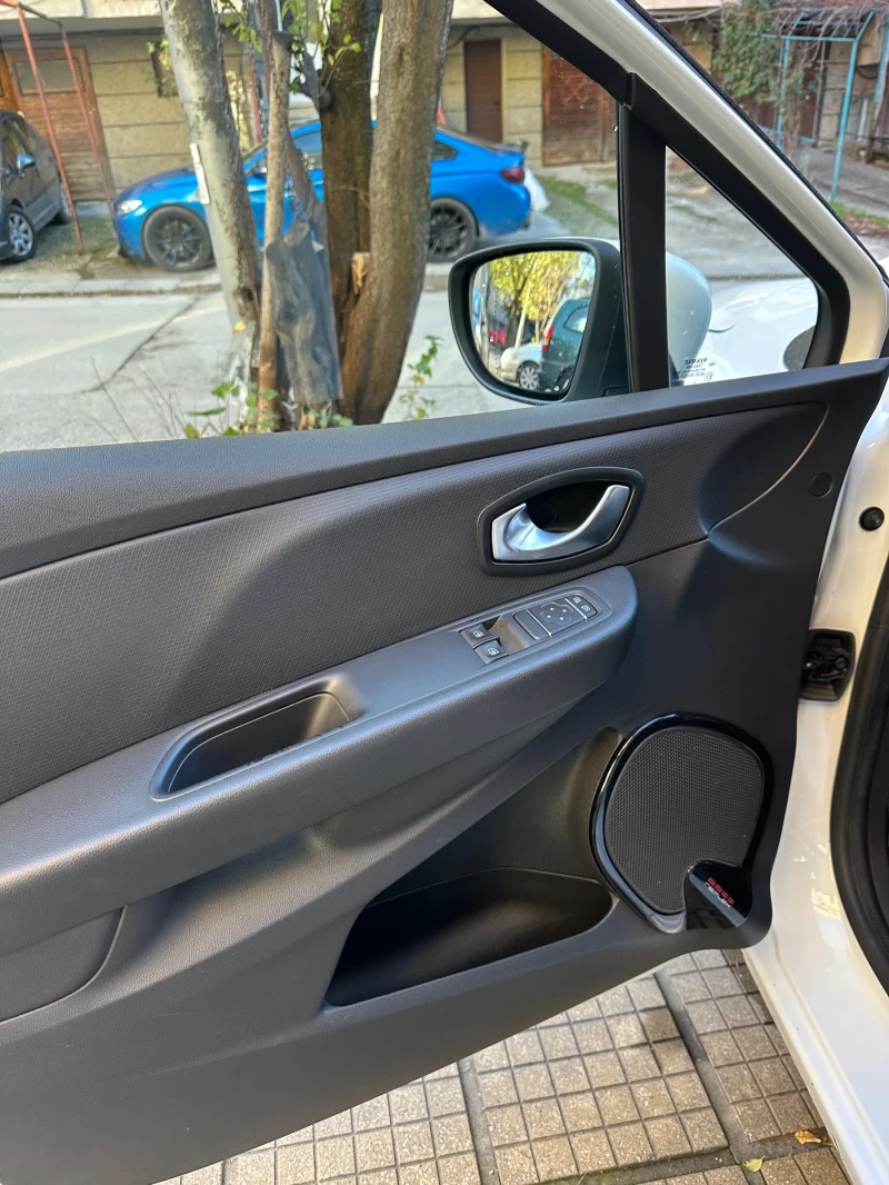 Renault Clio 0.9 TCE Trend , снимка 10 - Автомобили и джипове - 52624237
