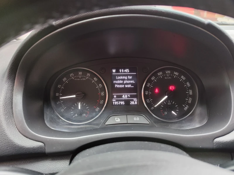 Skoda Fabia, снимка 12 - Автомобили и джипове - 52838588