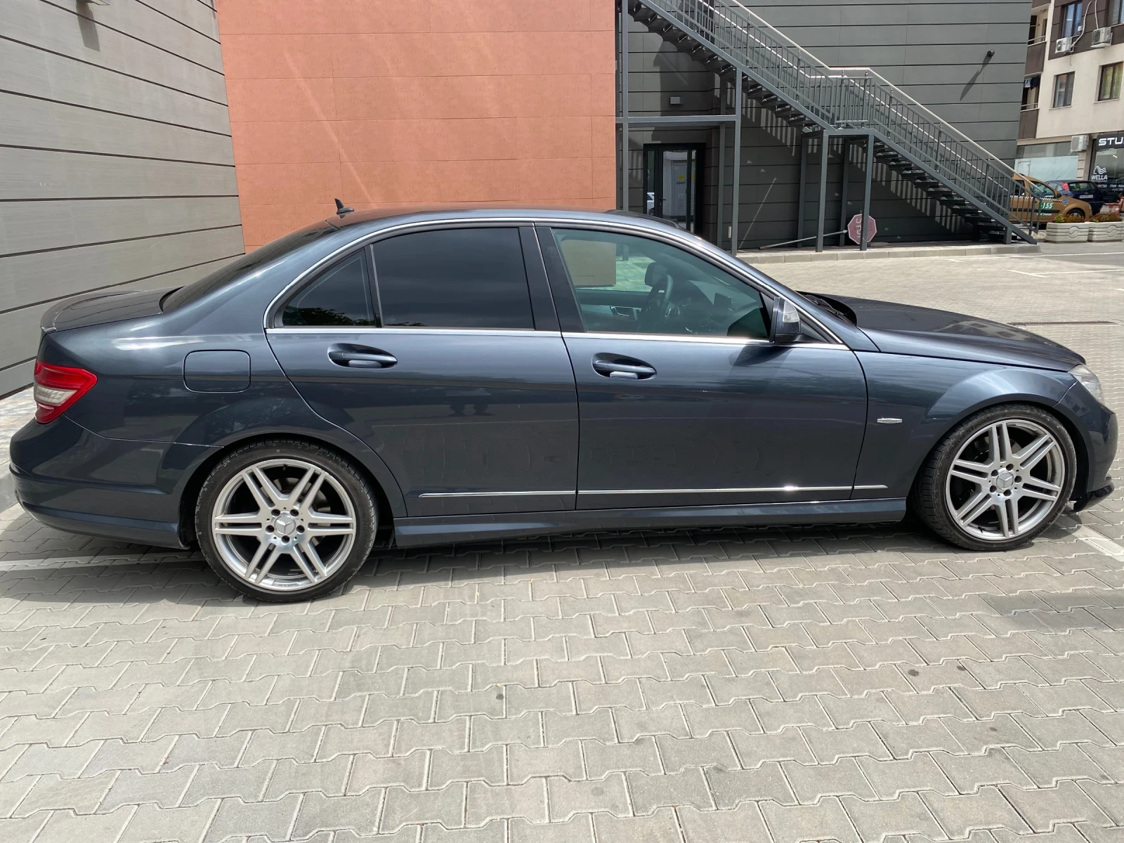 Mercedes-Benz C 320  - изображение 4