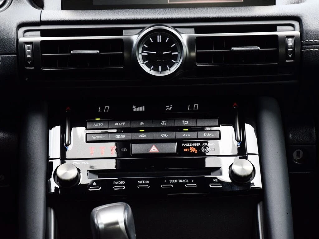 Lexus IS 300 *  *    *   *  | Mobile.bg   13