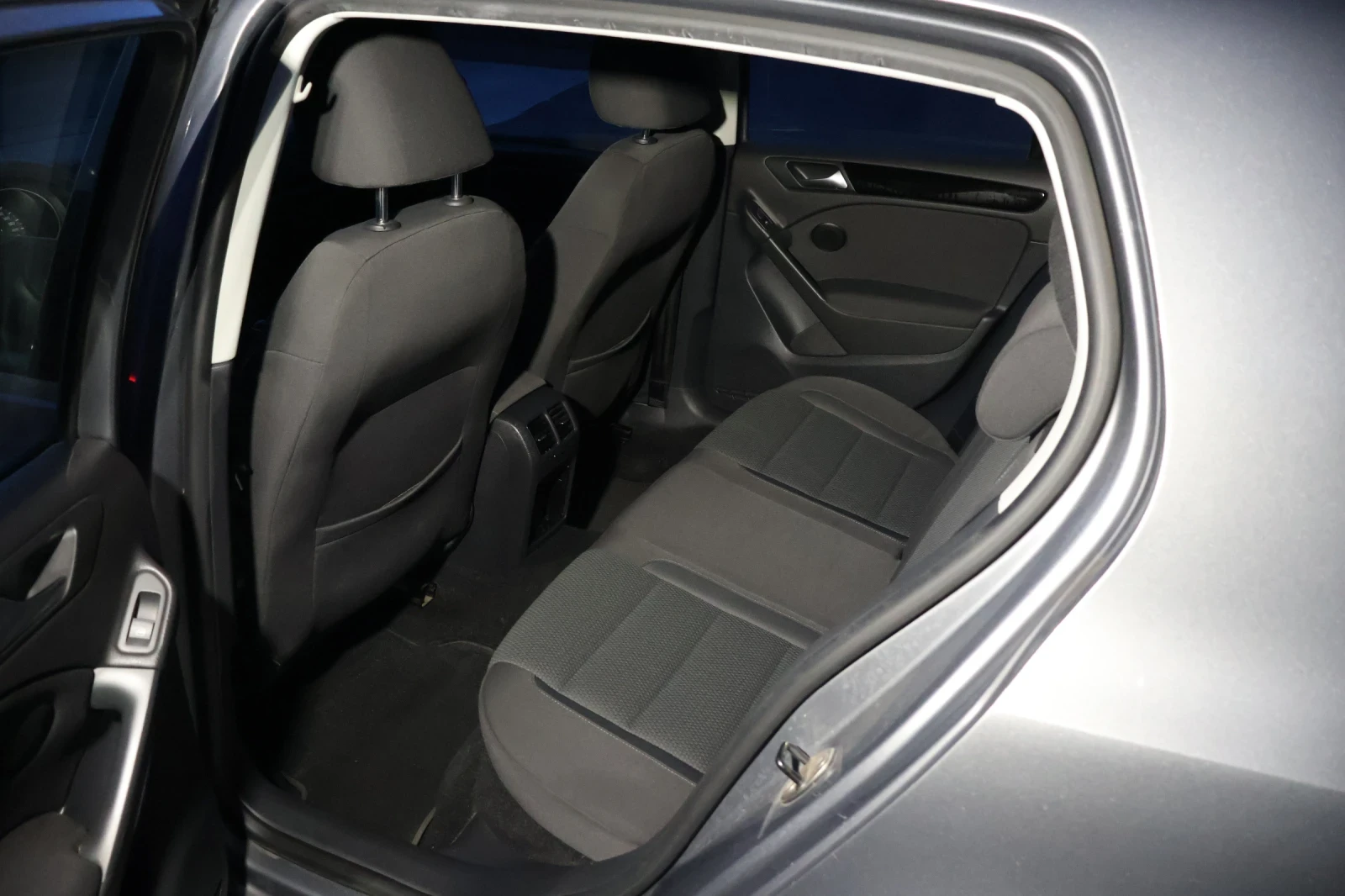 VW Golf 1.6TDI COMFORTLINE 2011 - изображение 9