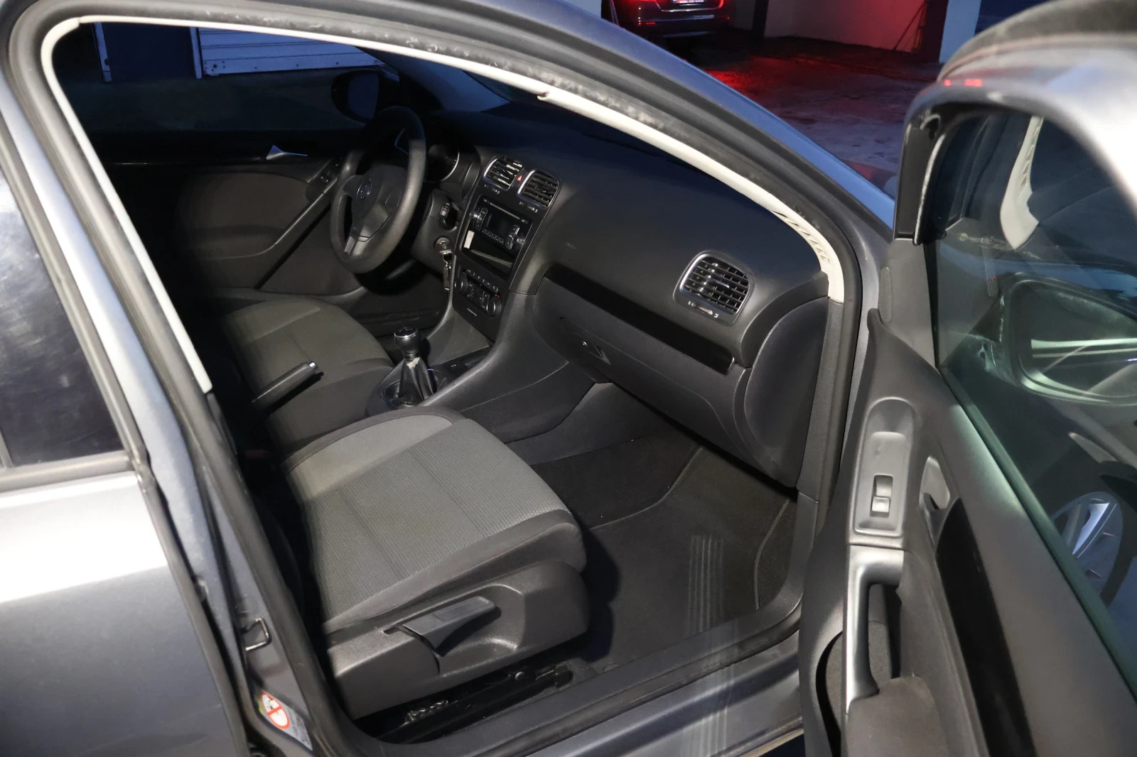 VW Golf 1.6TDI COMFORTLINE 2011 - изображение 8