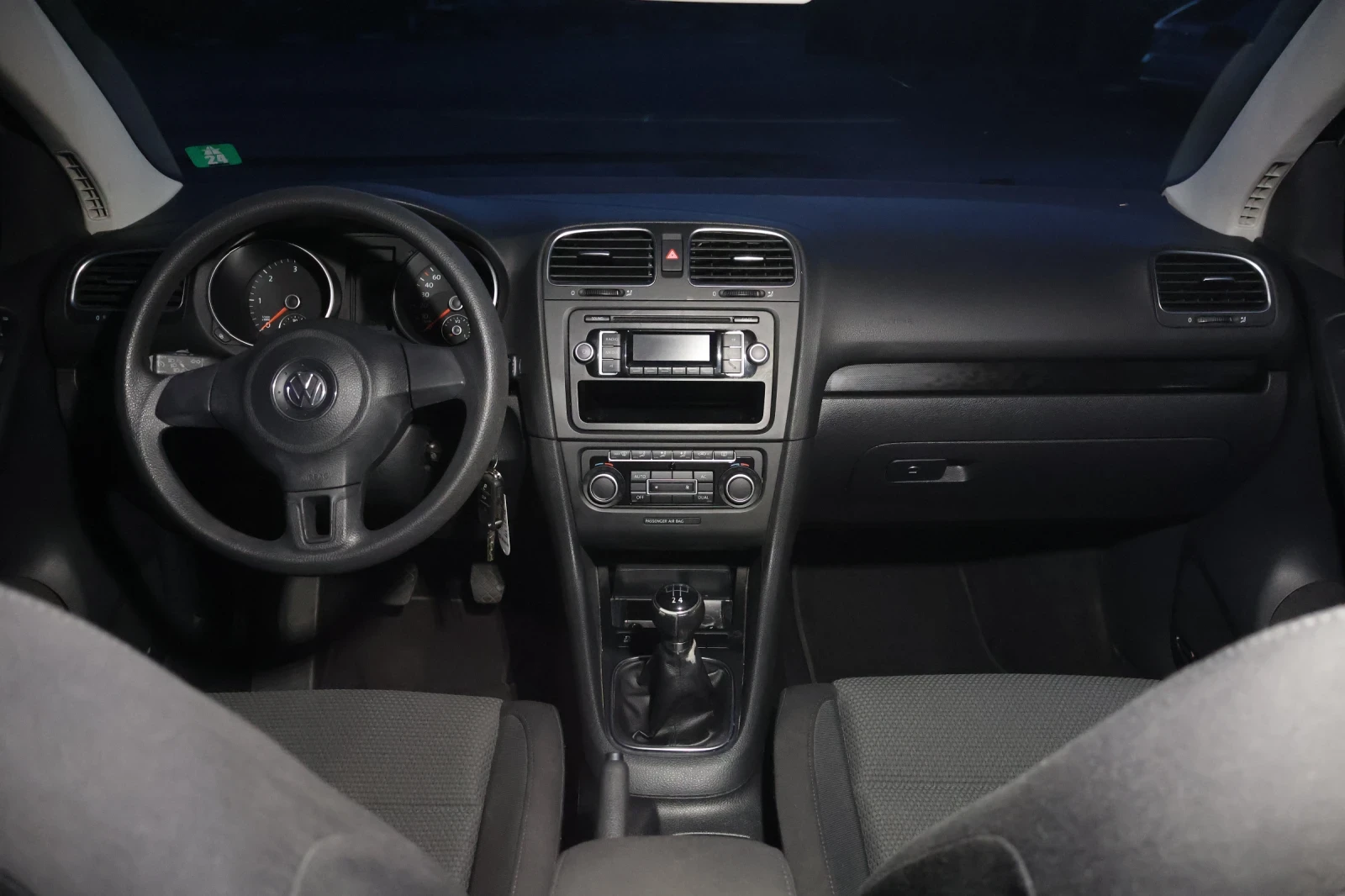 VW Golf 1.6TDI COMFORTLINE 2011 - изображение 10