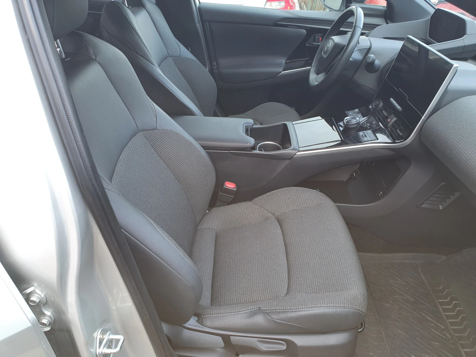 Toyota bZ4X Awd 4x4 - изображение 4