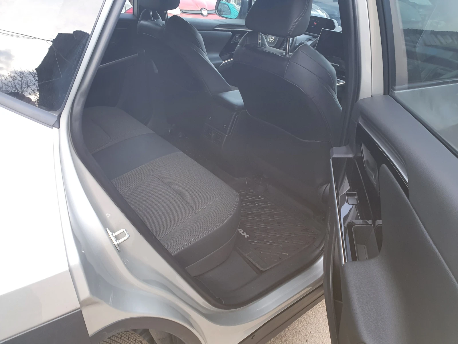 Toyota bZ4X Awd 4x4 | Mobile.bg � ����������� 12