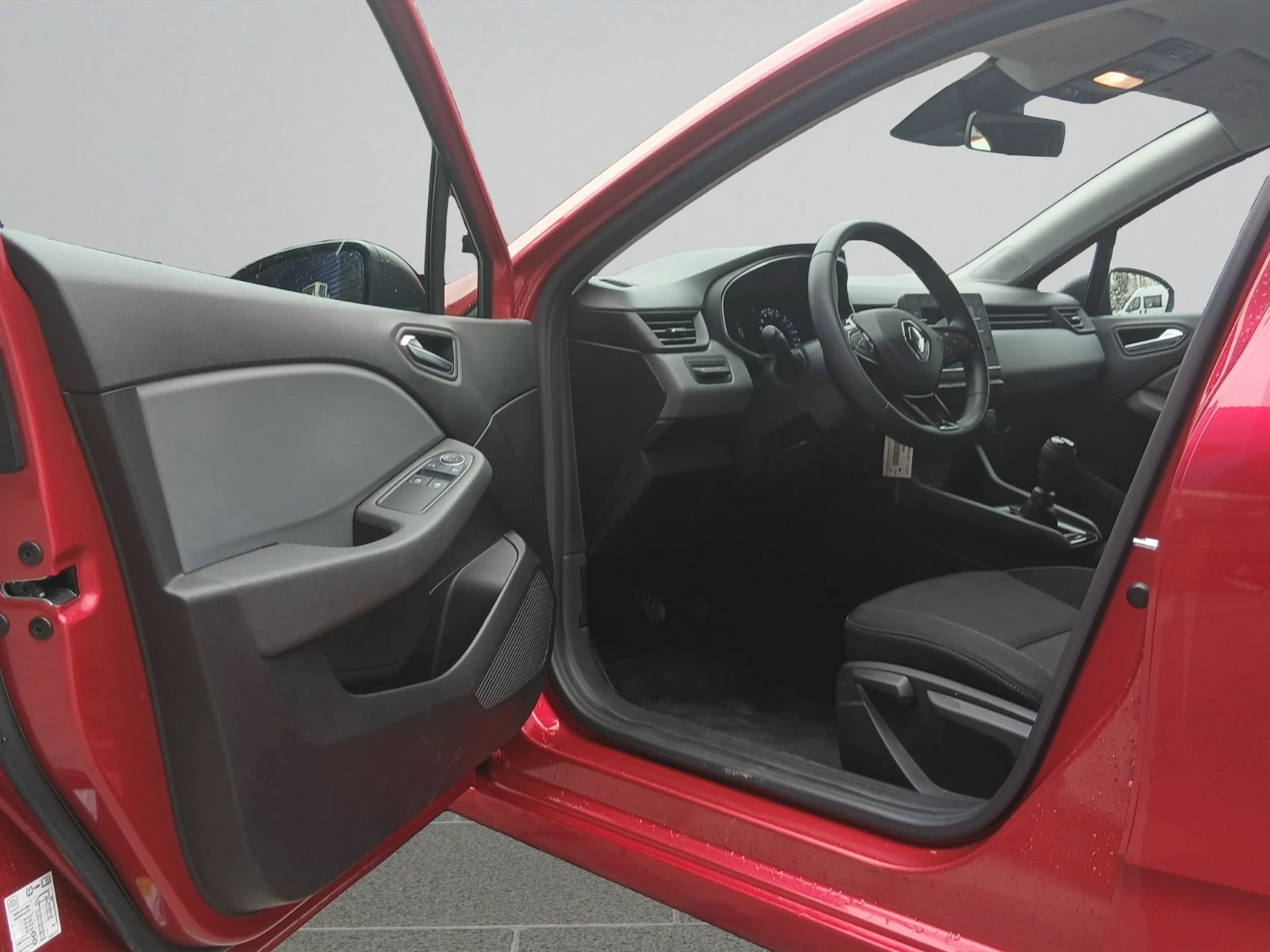 Renault Clio 1.0 SCe, снимка 10 - Автомобили и джипове - 54041655