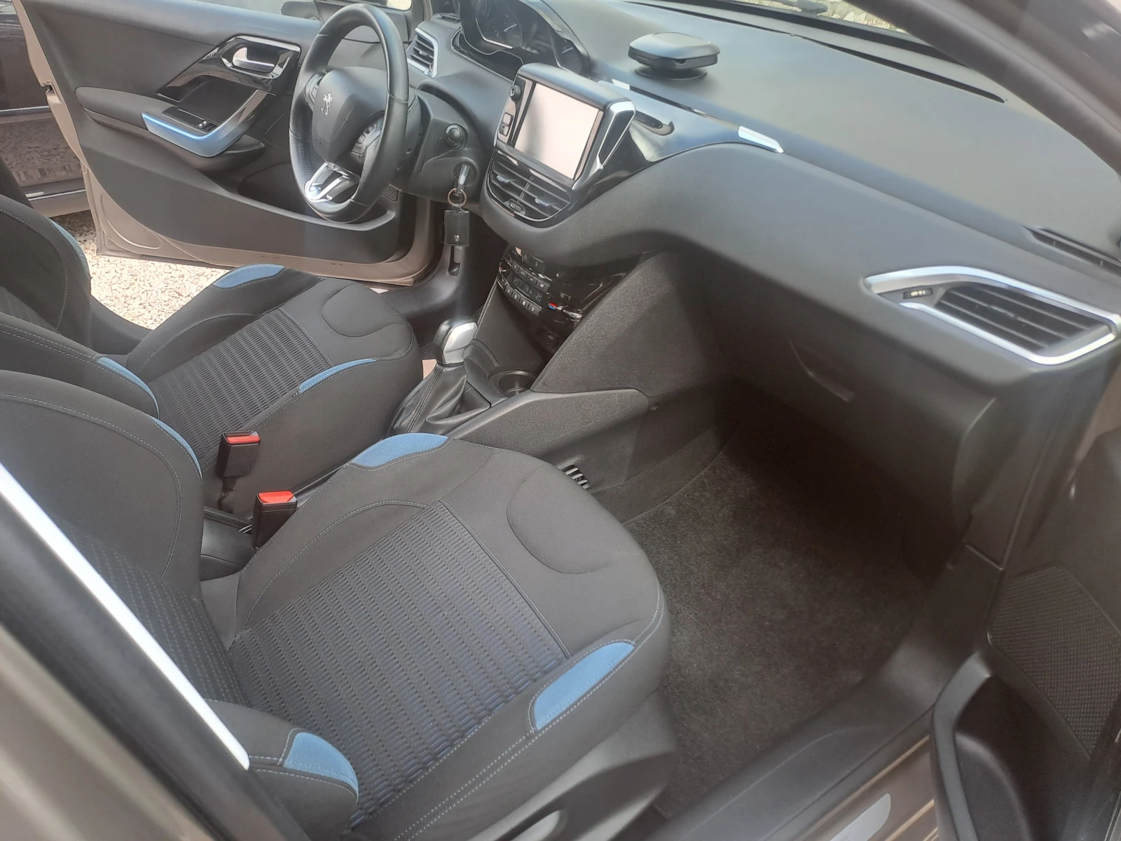 Peugeot 208 1.6HDI ESKLUZIVE 92PS, снимка 8 - Автомобили и джипове - 54087035