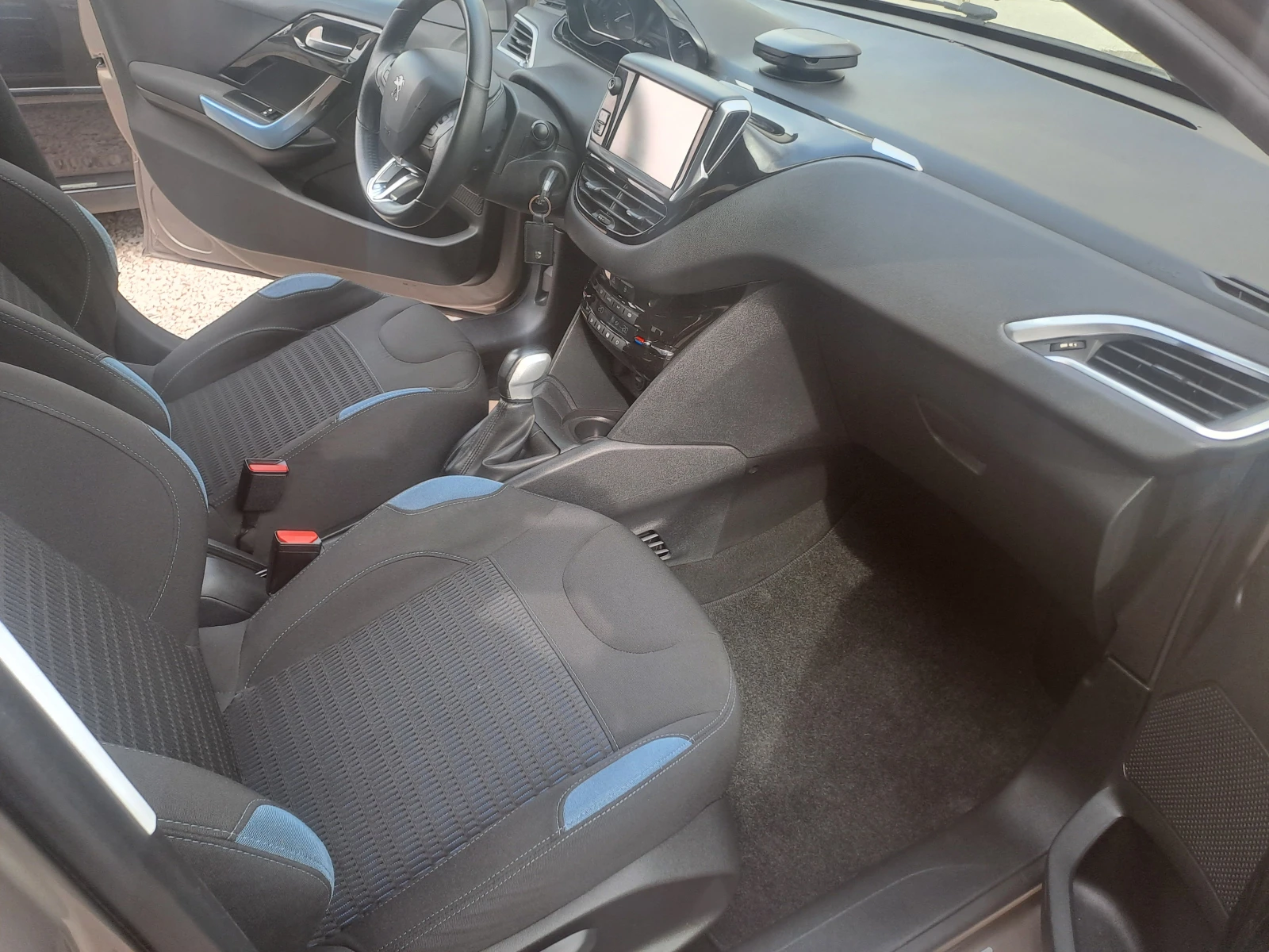 Peugeot 208 1.6HDI ESKLUZIVE 92PS, снимка 12 - Автомобили и джипове - 54087035