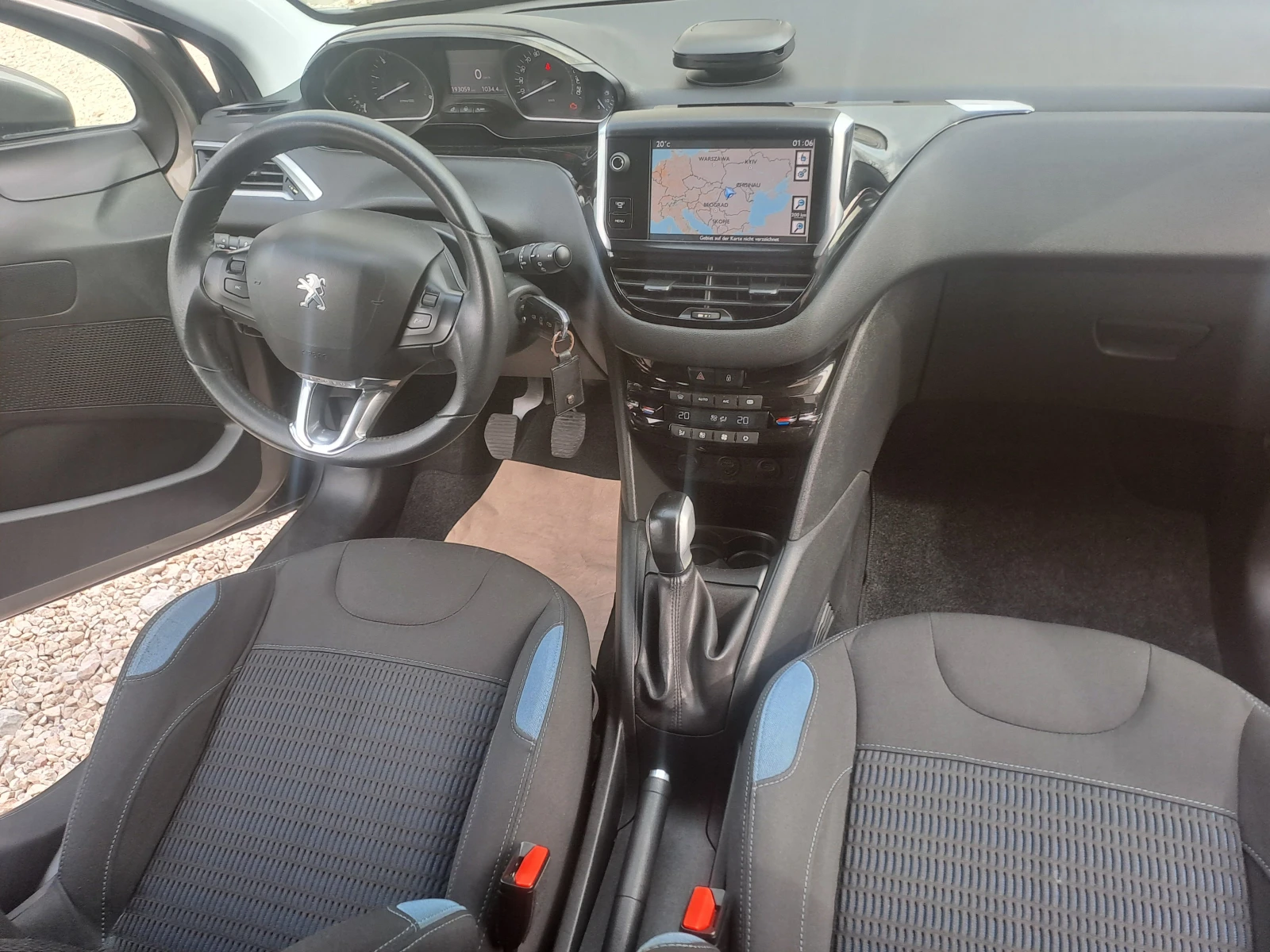 Peugeot 208 1.6HDI ESKLUZIVE 92PS, снимка 9 - Автомобили и джипове - 54087035