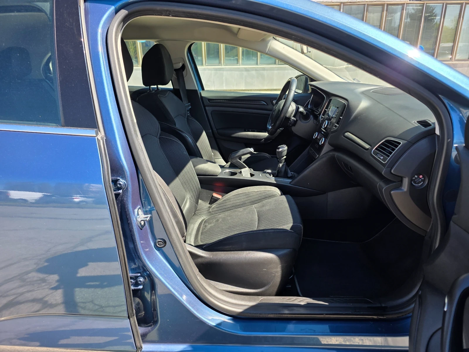 Renault Megane 1.2i 132k.c EURO 6B , снимка 13 - Автомобили и джипове - 54251440