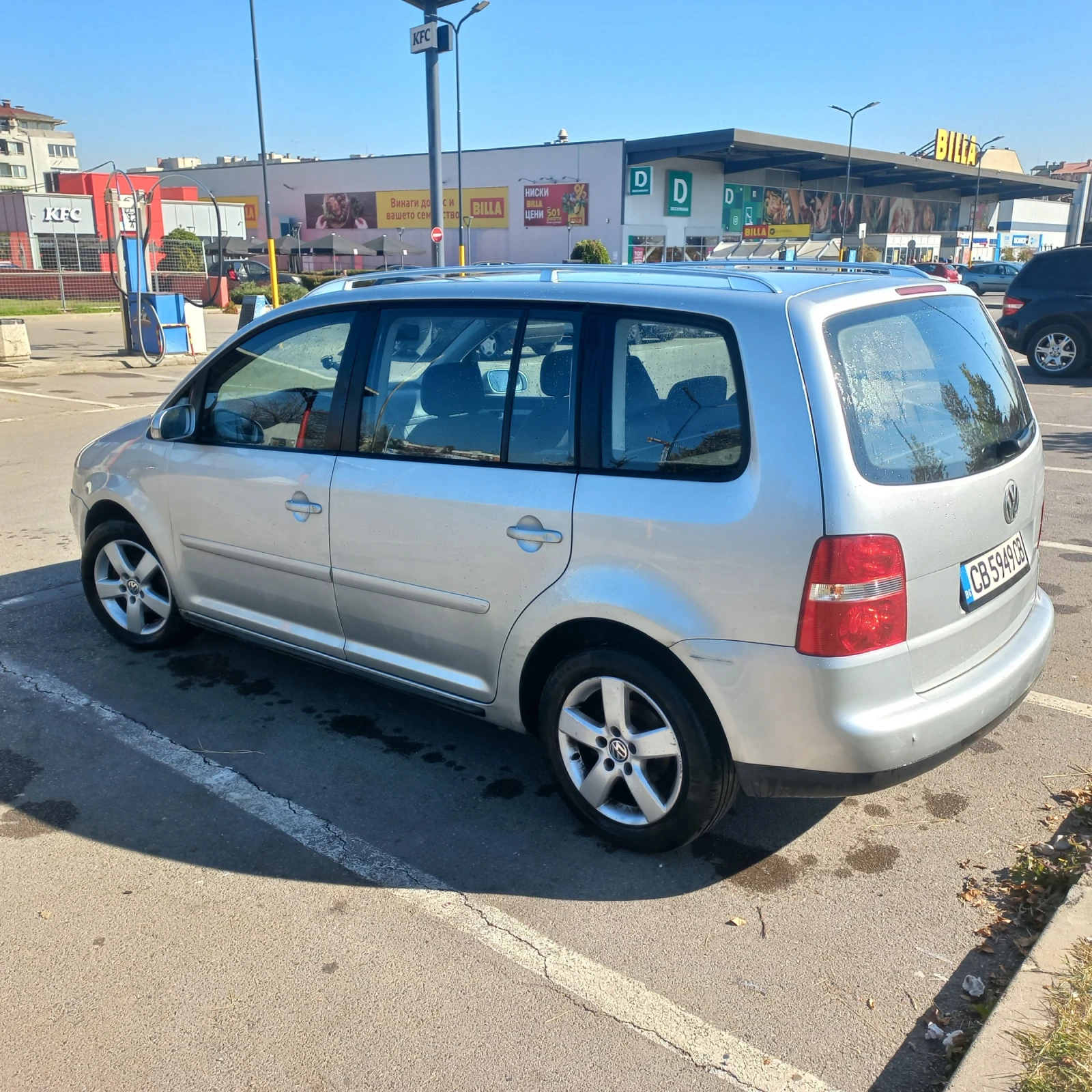 VW Touran 1.9TDI-105кс-6 скорости-КЛИМАТРОНИК, снимка 5 - Автомобили и джипове - 54304901