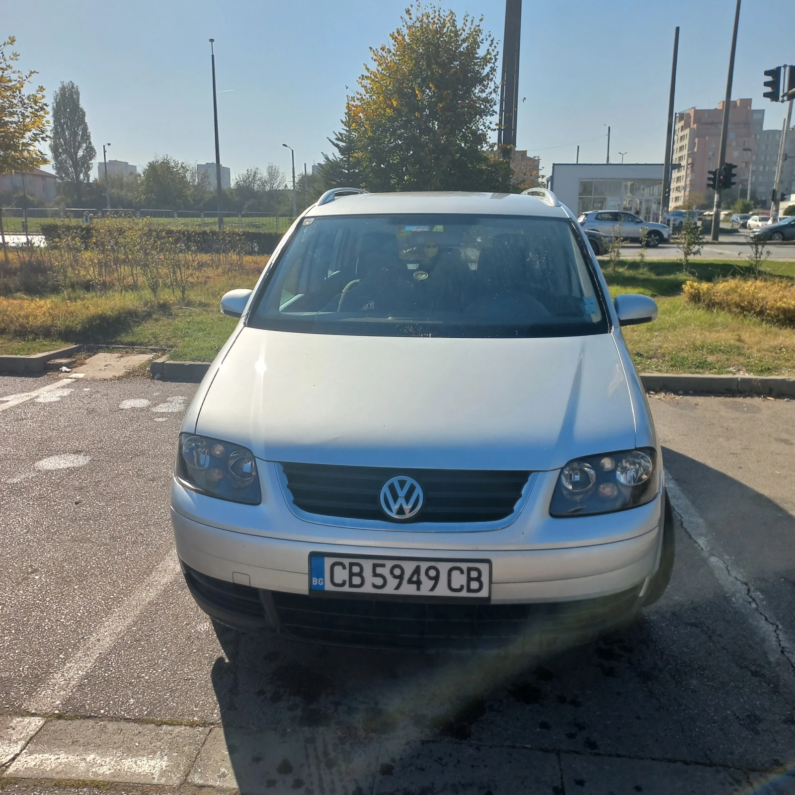 VW Touran 1.9TDI-105кс-6 скорости-КЛИМАТРОНИК, снимка 3 - Автомобили и джипове - 54304901