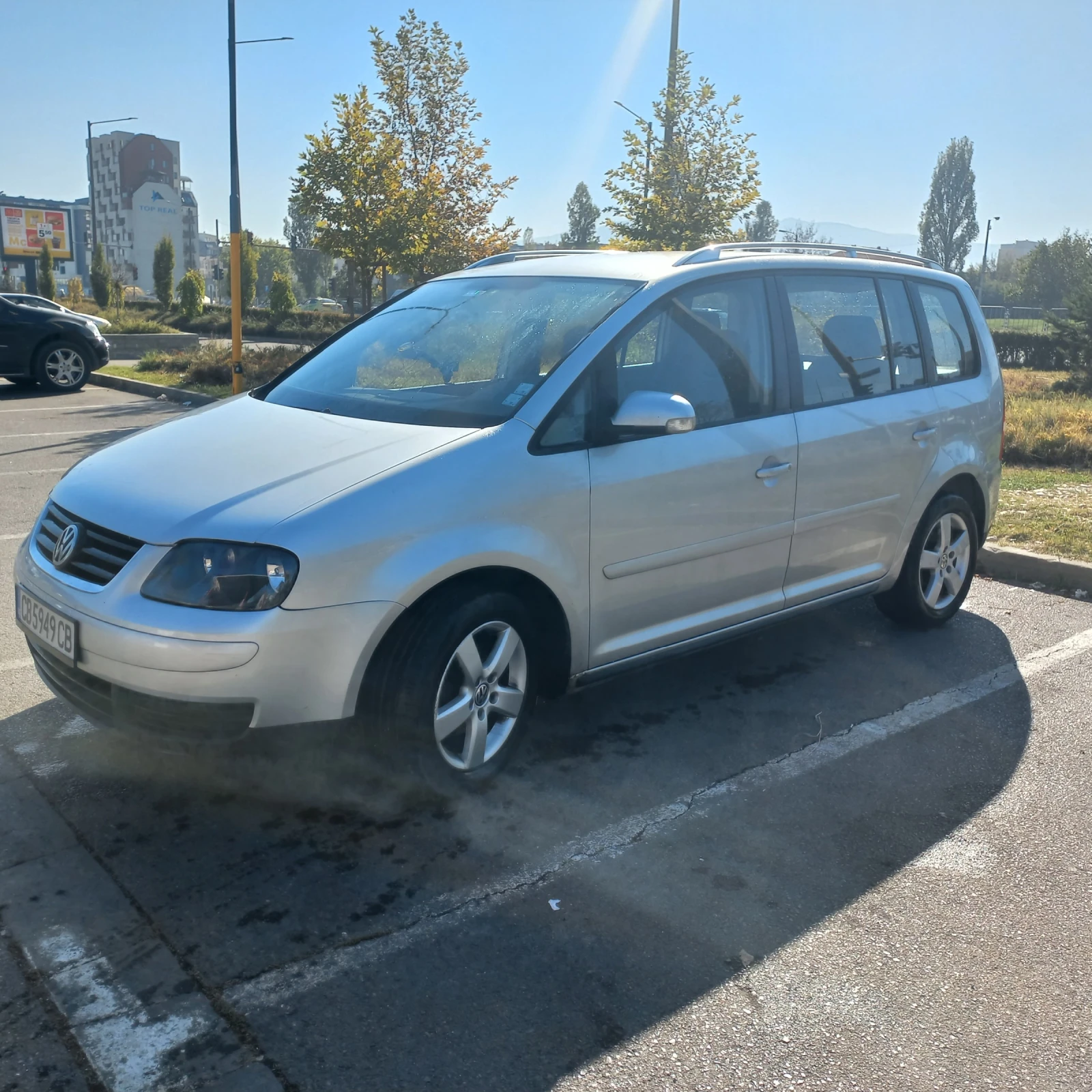VW Touran 1.9TDI-105кс-6 скорости-КЛИМАТРОНИК, снимка 2 - Автомобили и джипове - 54304901