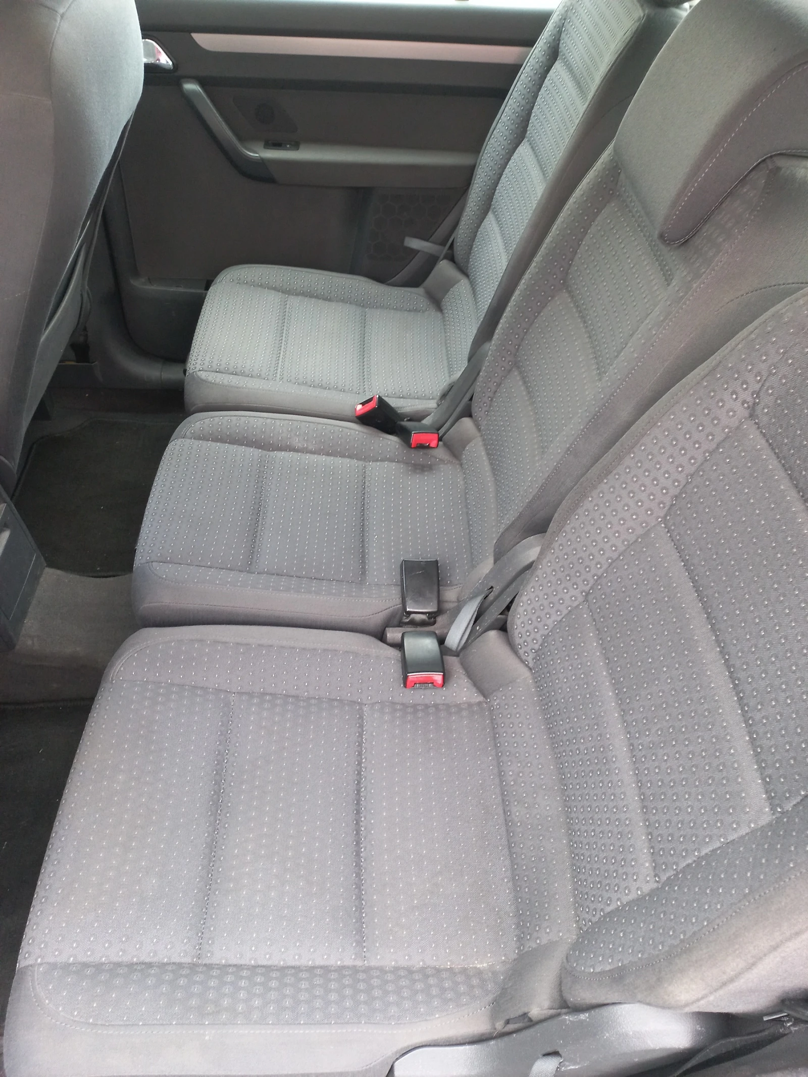 VW Touran 1.9TDI-105кс-6 скорости-КЛИМАТРОНИК, снимка 8 - Автомобили и джипове - 54304901