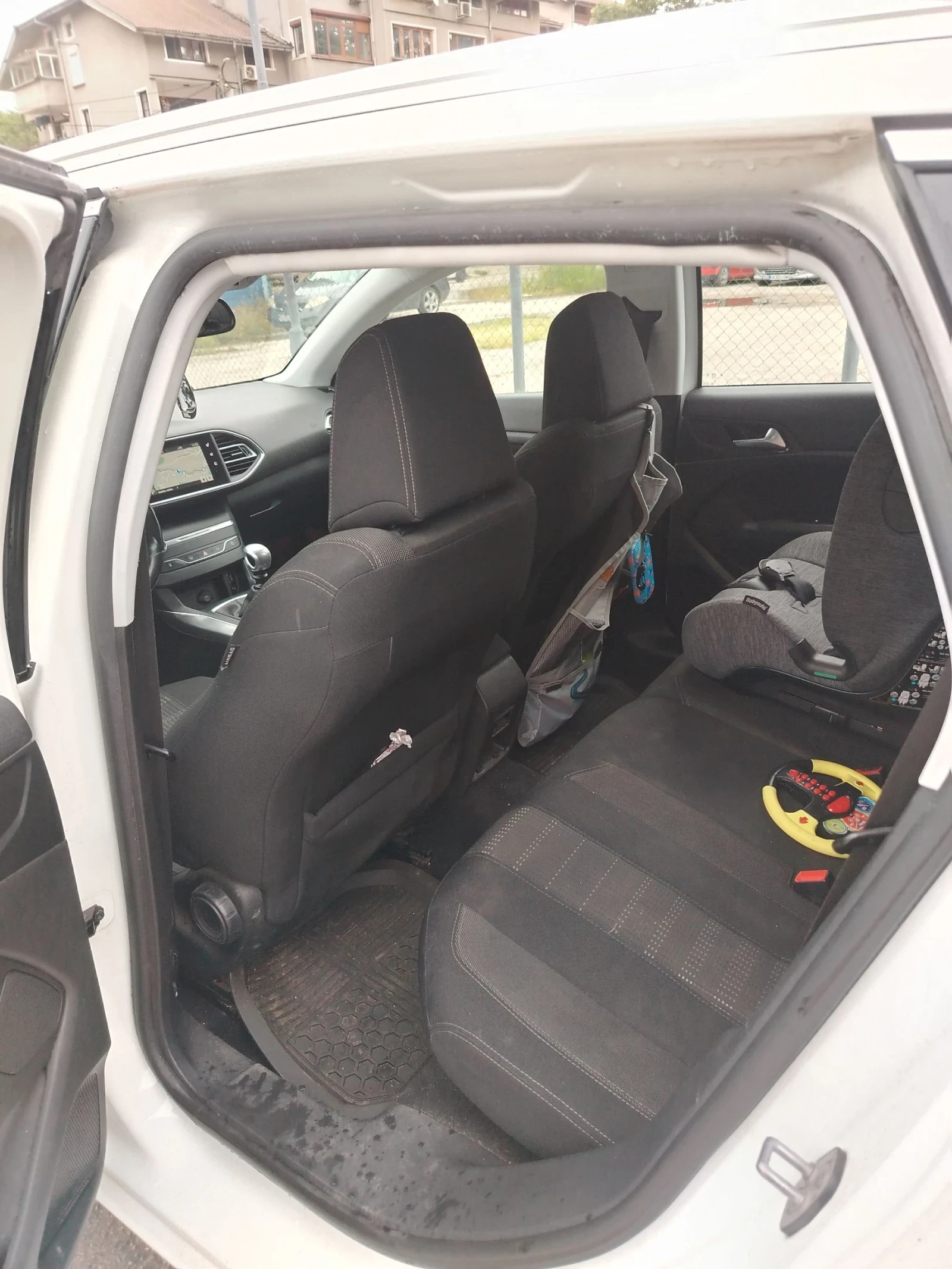 Peugeot 308 1.6HDI, снимка 9 - Автомобили и джипове - 55247836