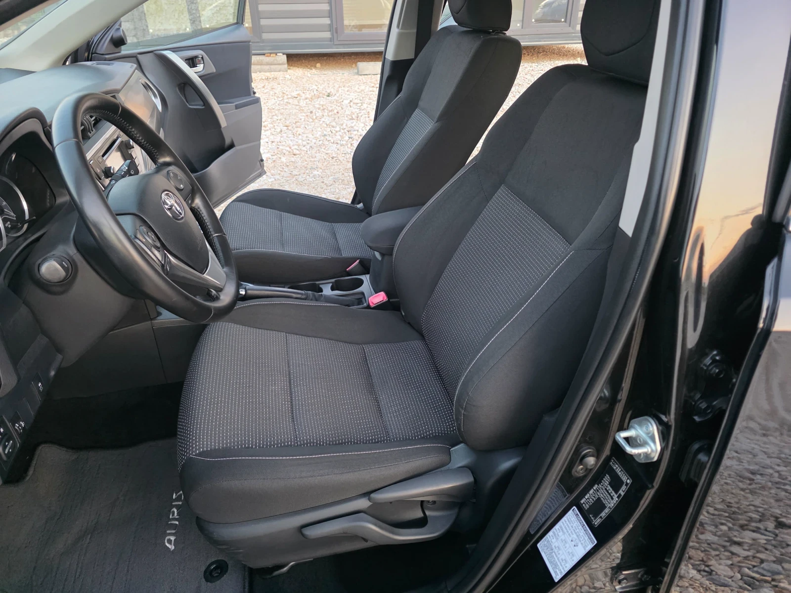 Toyota Auris 1.6 Vvti с Гаранция в Тойота Navi Камера, снимка 6 - Автомобили и джипове - 55450720