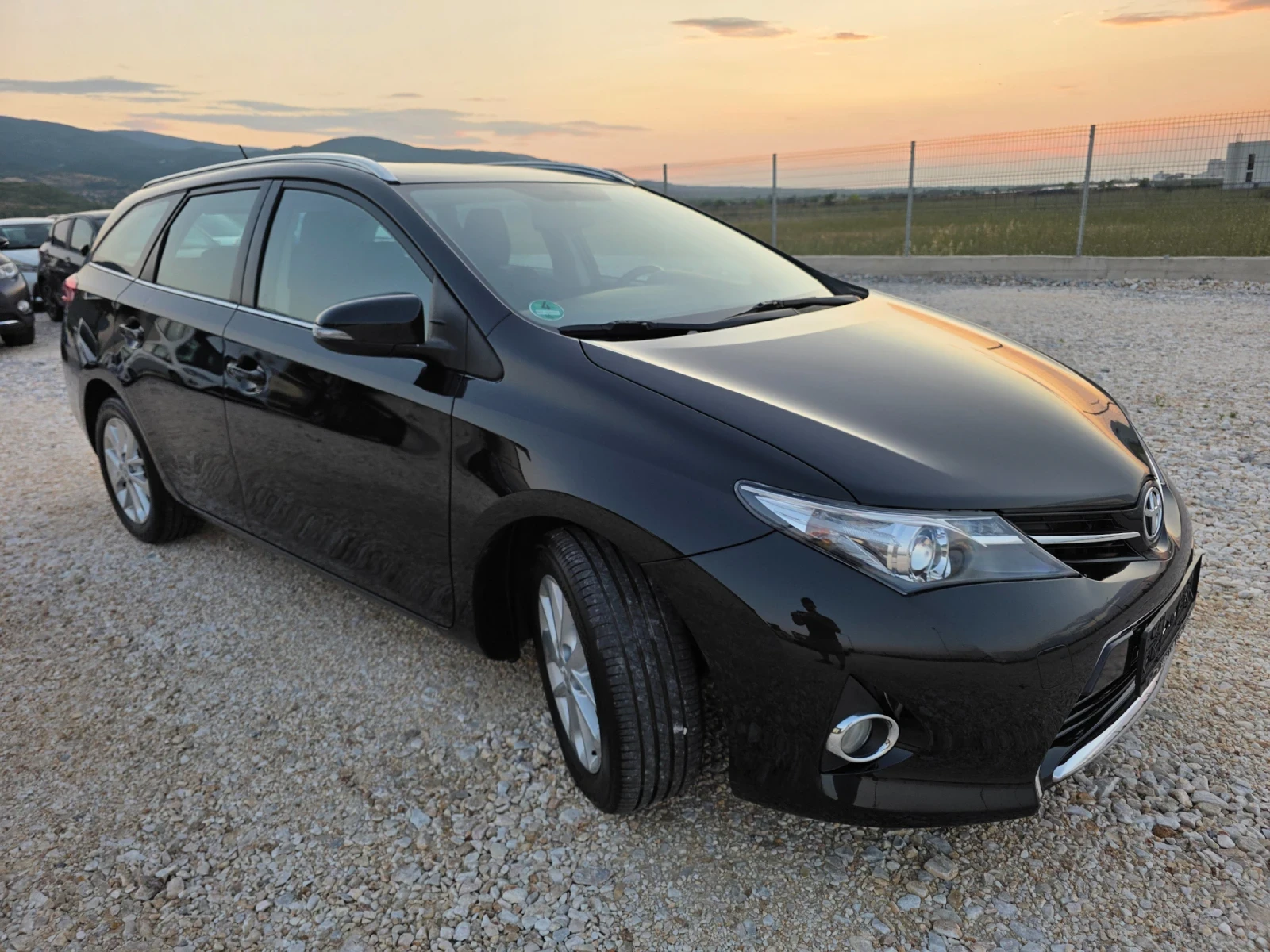 Toyota Auris 1.6 Vvti с Гаранция в Тойота Navi Камера, снимка 3 - Автомобили и джипове - 55450720