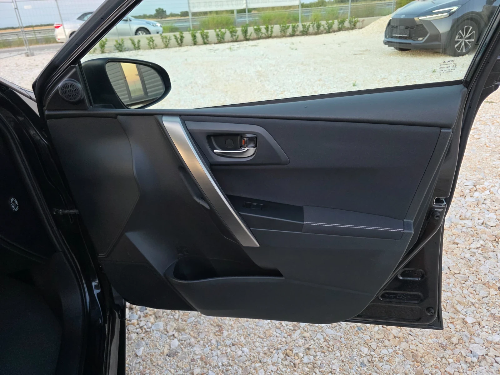 Toyota Auris 1.6 Vvti с Гаранция в Тойота Navi Камера, снимка 7 - Автомобили и джипове - 55450720