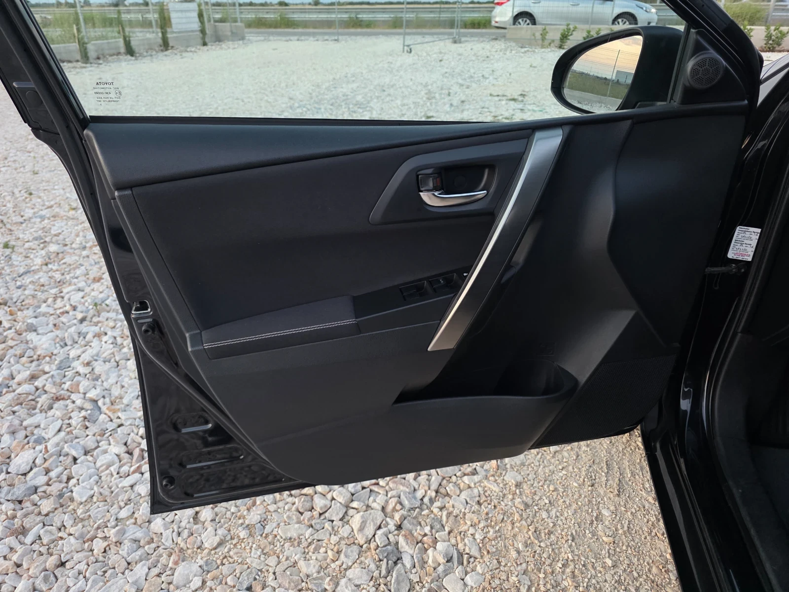 Toyota Auris 1.6 Vvti с Гаранция в Тойота Navi Камера, снимка 5 - Автомобили и джипове - 55450720