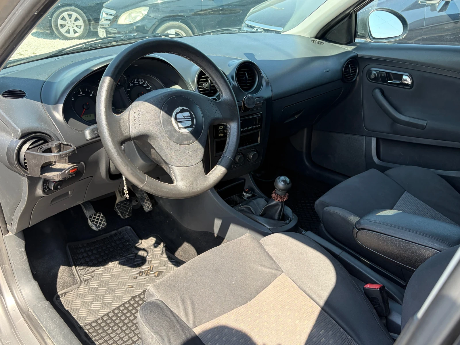 Seat Ibiza 90hp Pioneer Климатик, снимка 10 - Автомобили и джипове - 55705542