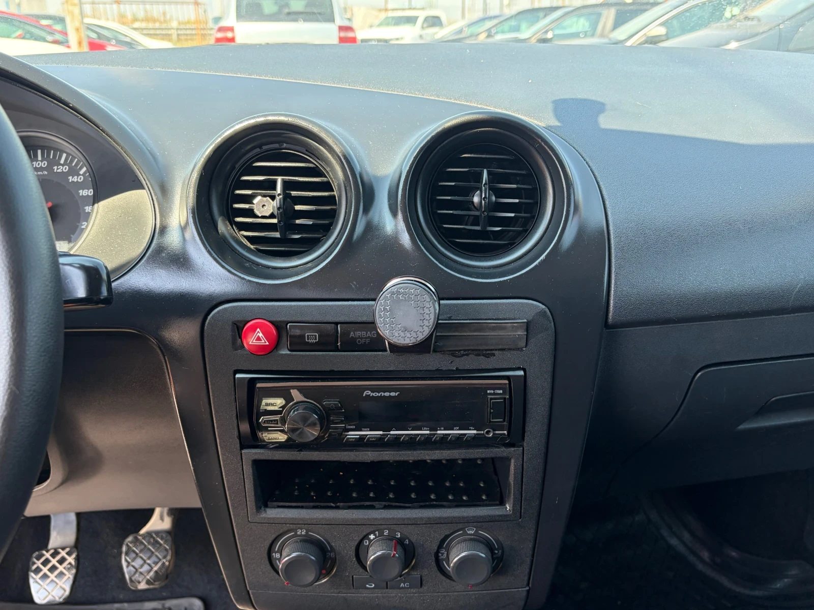 Seat Ibiza 90hp Pioneer Климатик, снимка 12 - Автомобили и джипове - 55705542